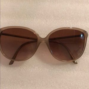 Burberry beige sunglass